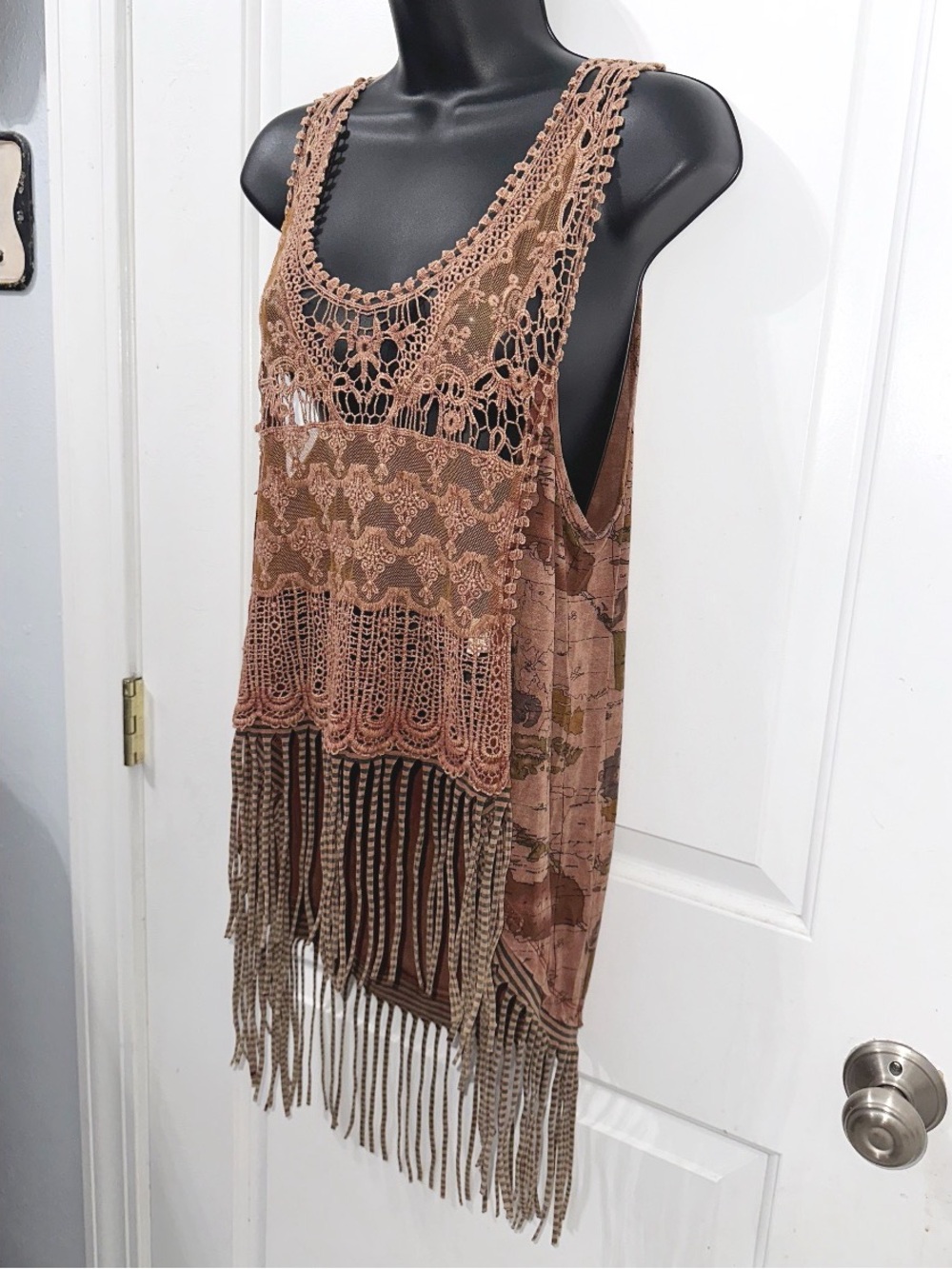 BKE Gimmicks Brown Lace & Fringe Tank Top, size Medium - Picture 2 of 7